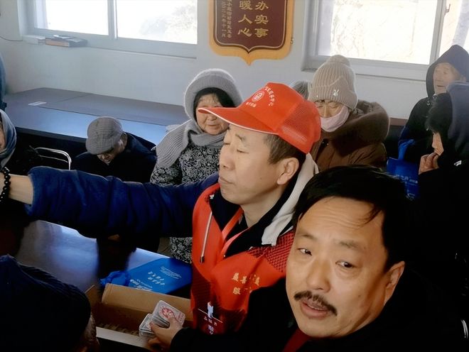 助听器暖耳更暖心 青龙公益服务送到乡村老人身边